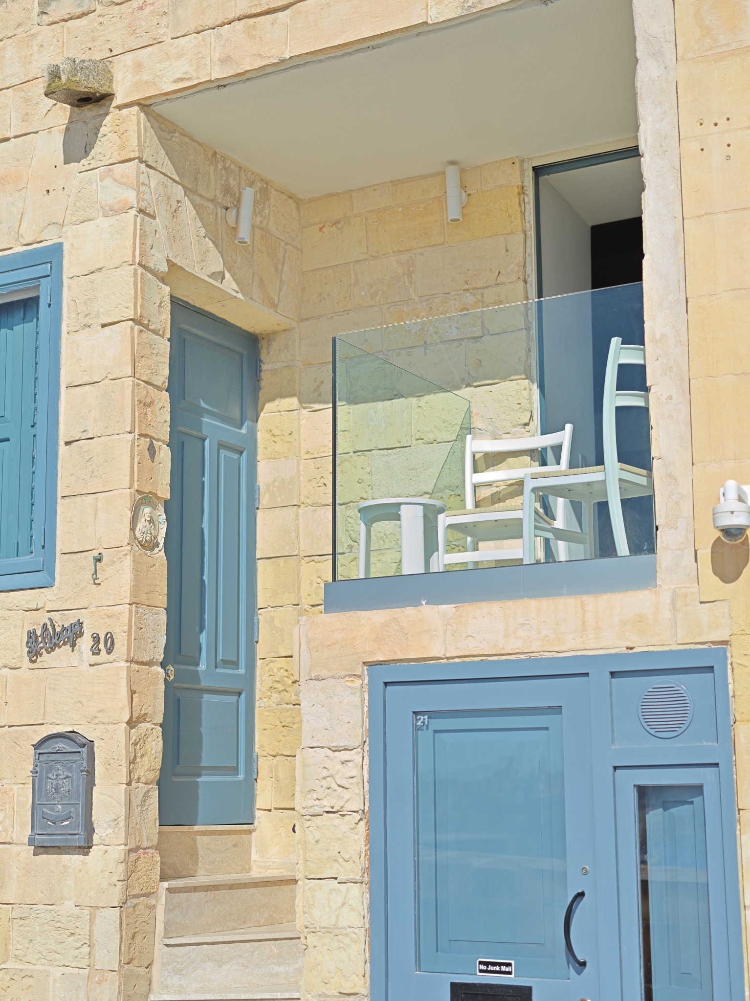 12 sunny place to stay